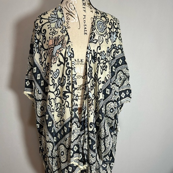 LC Lauren Conrad Black and Cream Blouse/ Cover-up - Picture 1 of 10